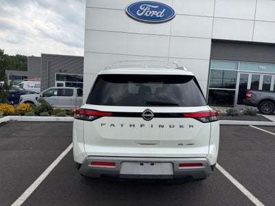 2023 Nissan Pathfinder SL