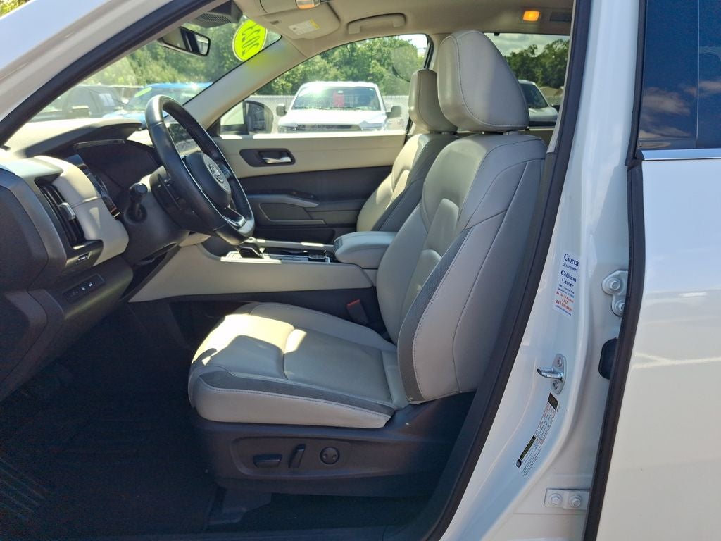 2023 Nissan Pathfinder SL