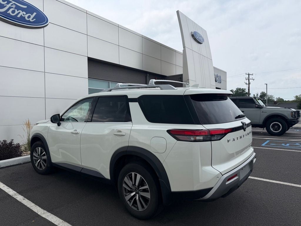 2023 Nissan Pathfinder SL