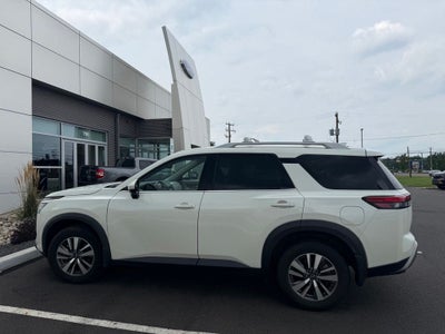 2023 Nissan Pathfinder SL