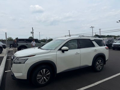 2023 Nissan Pathfinder SL