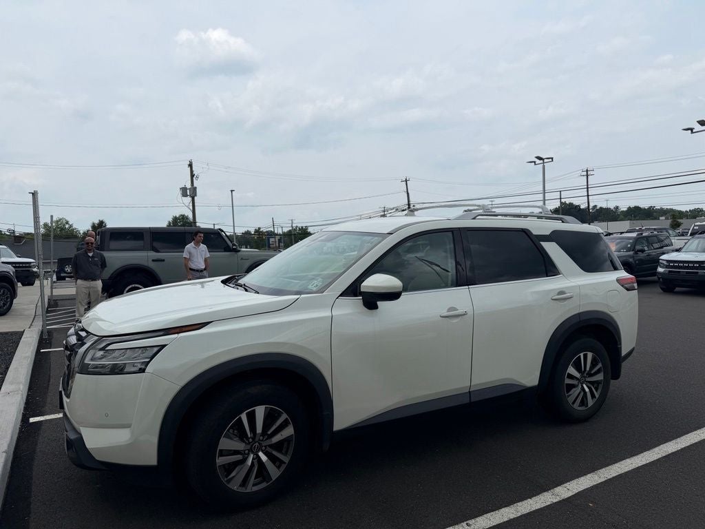 2023 Nissan Pathfinder SL