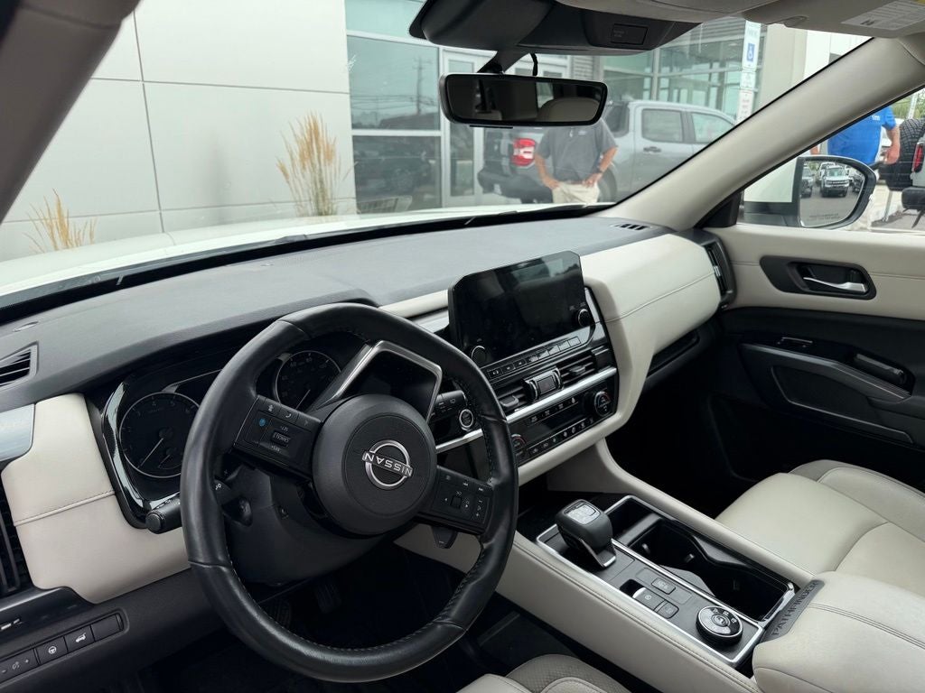 2023 Nissan Pathfinder SL