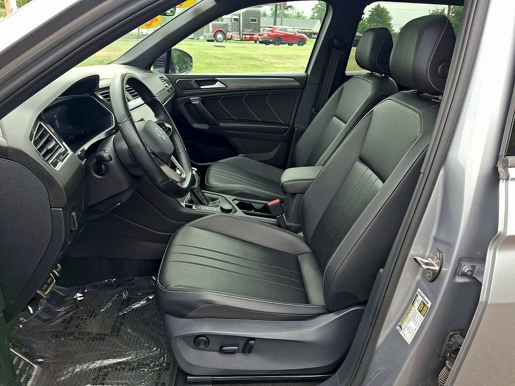 2024 Volkswagen Tiguan 2.0T SE R-Line Black