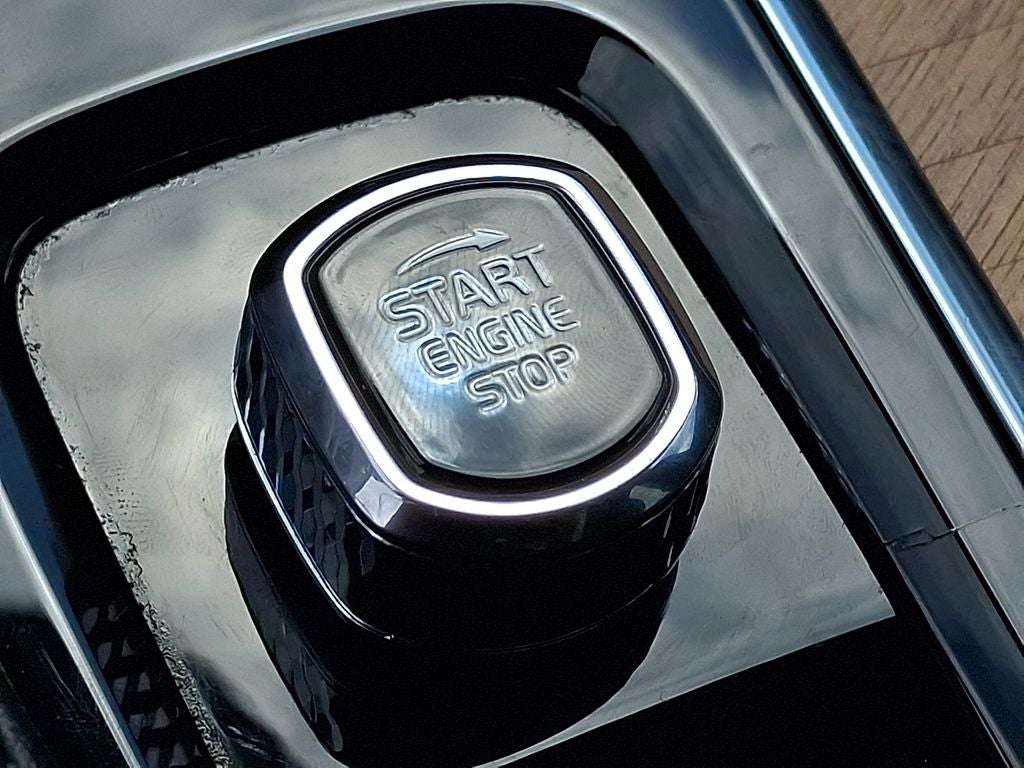 2023 Volvo XC90 B5 Plus
