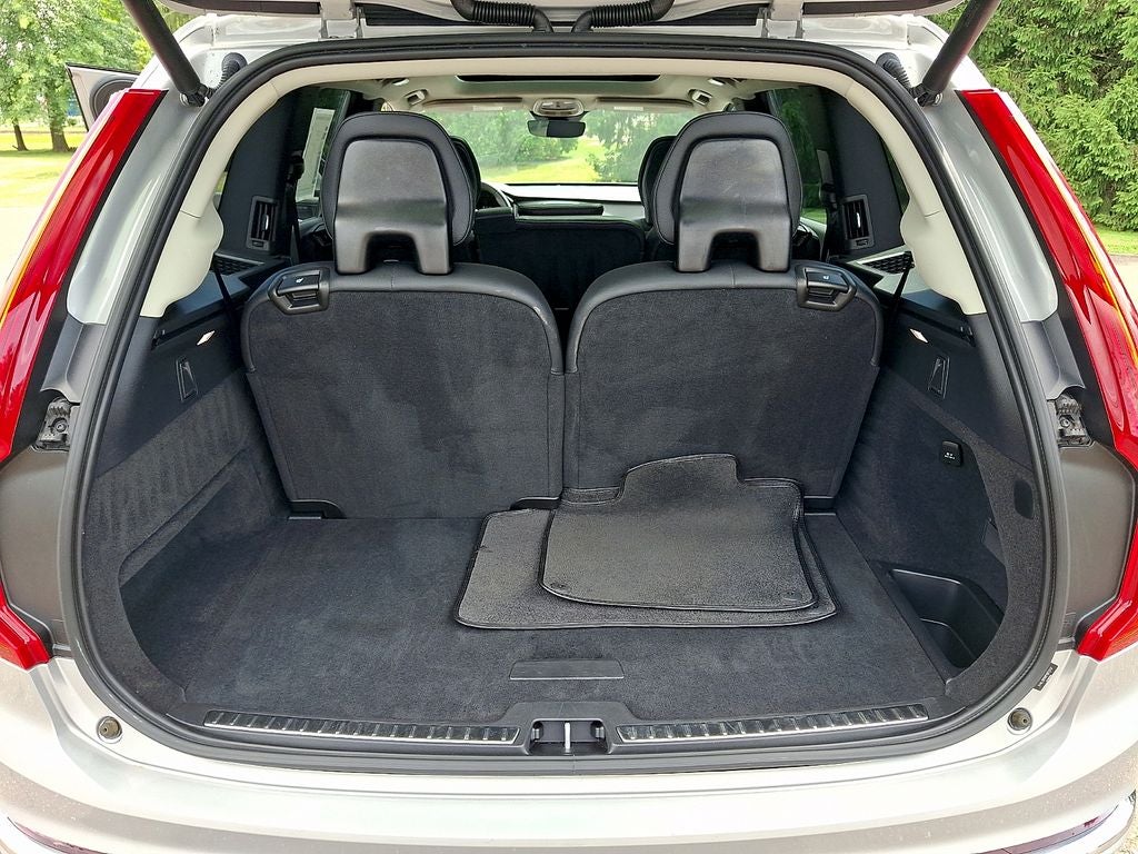 2023 Volvo XC90 B5 Plus