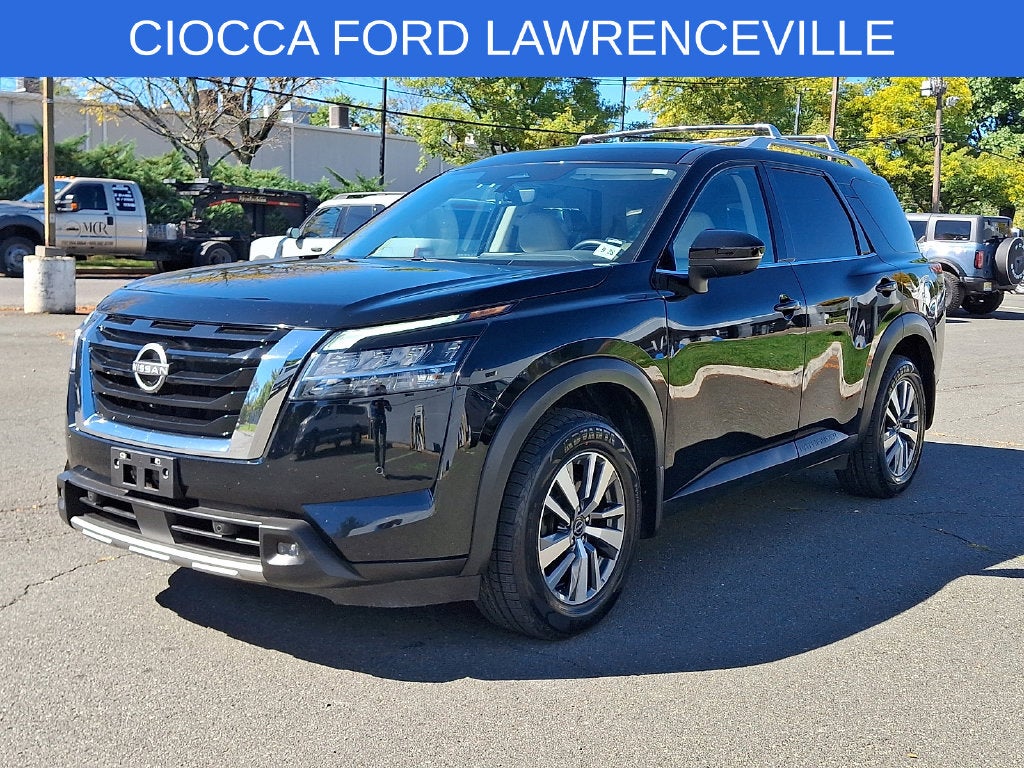 2023 Nissan Pathfinder SL