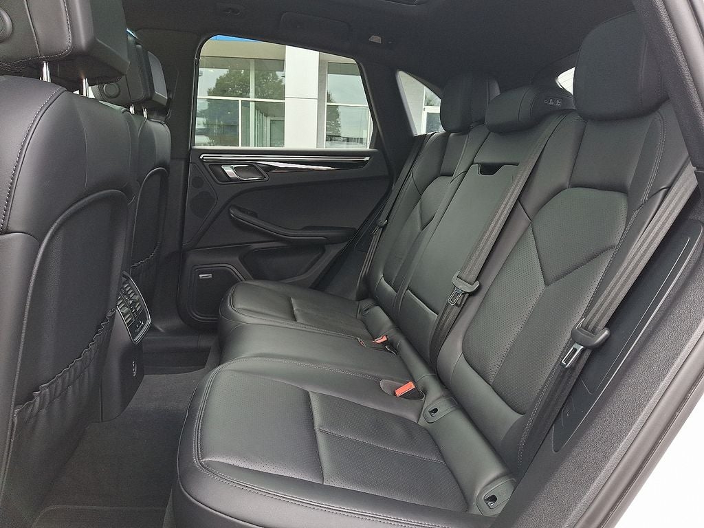 2022 Porsche Macan AWD