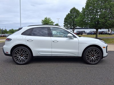 2022 Porsche Macan AWD