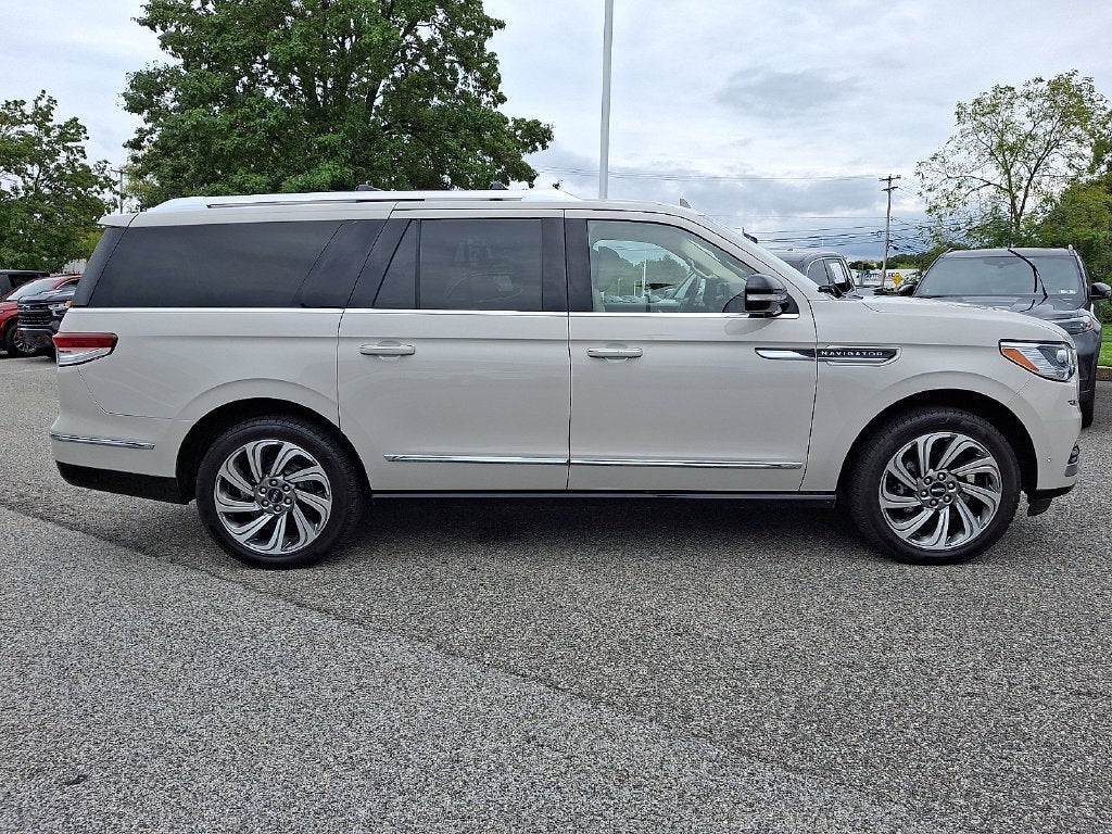 2022 Lincoln Navigator L Reserve