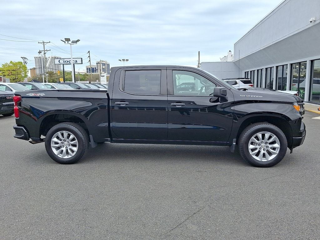 2022 Chevrolet Silverado 1500 Custom