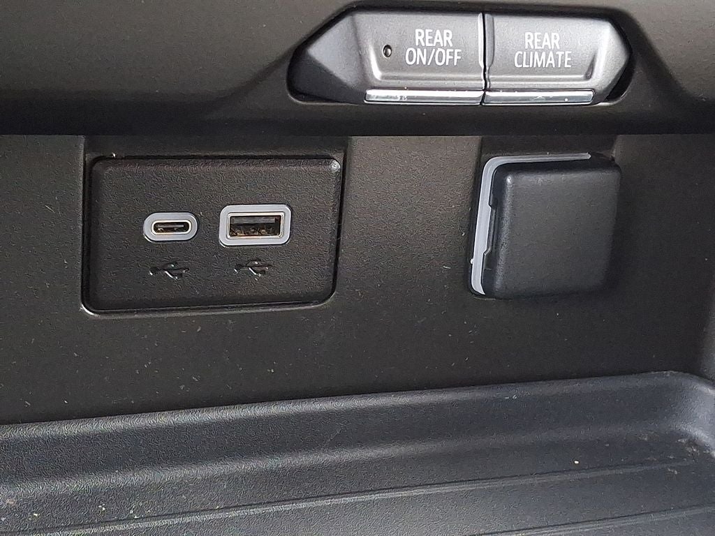 2023 GMC Yukon XL SLE