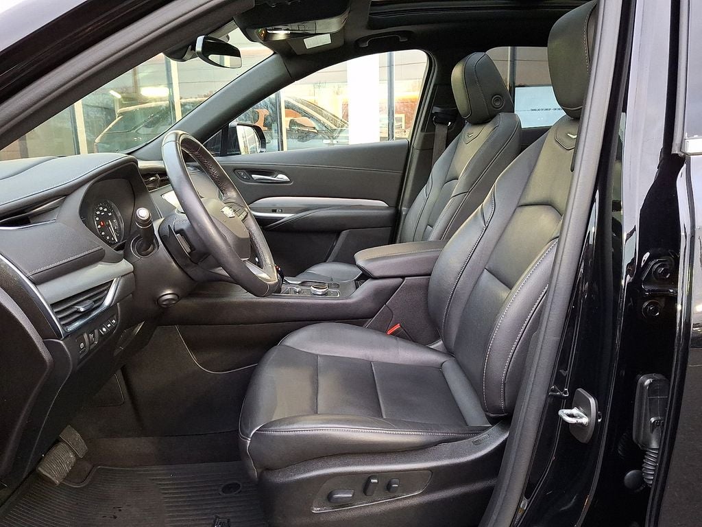 2022 Cadillac XT4 Premium Luxury