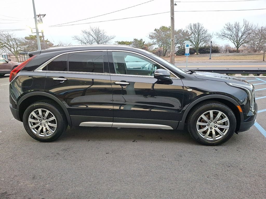 2022 Cadillac XT4 Premium Luxury