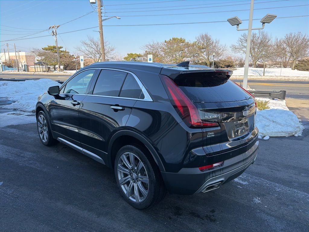 2022 Cadillac XT4 Premium Luxury