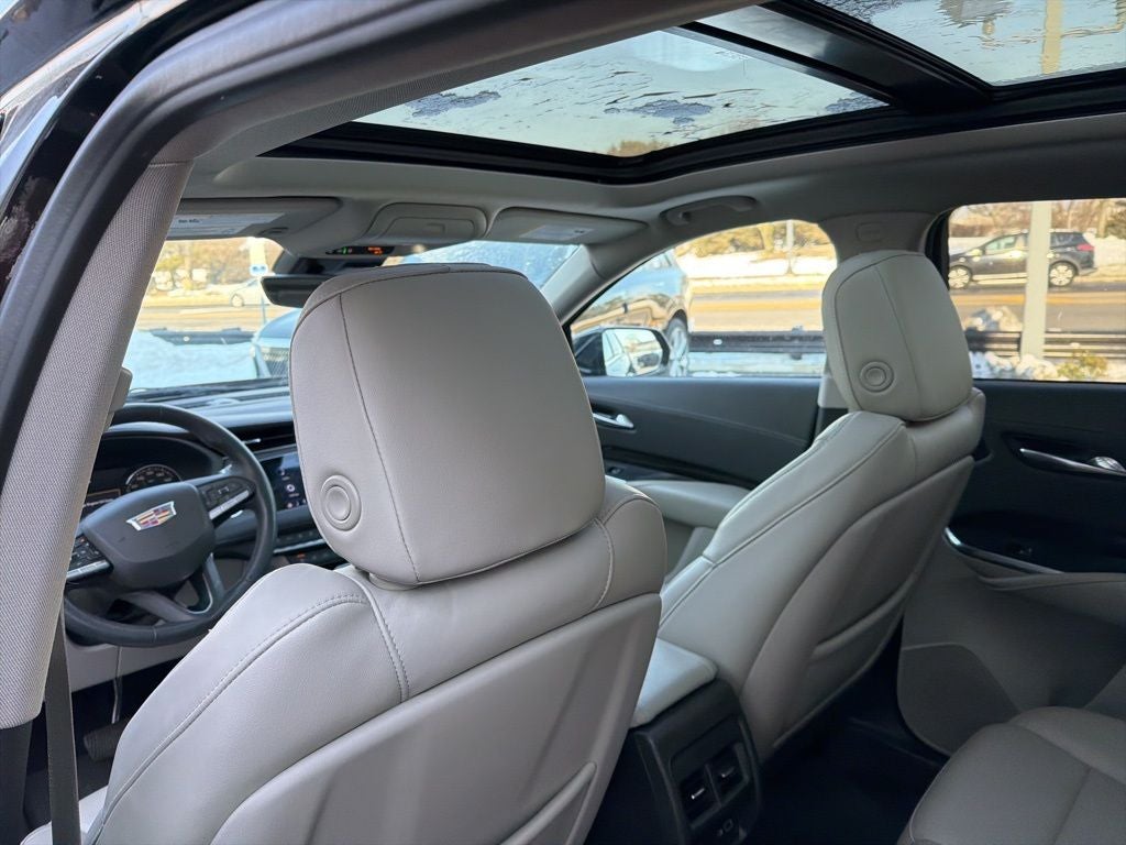 2022 Cadillac XT4 Premium Luxury