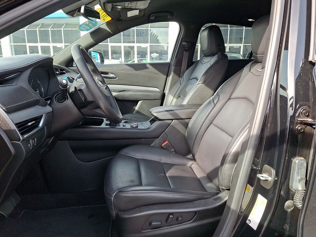2022 Cadillac XT4 Premium Luxury