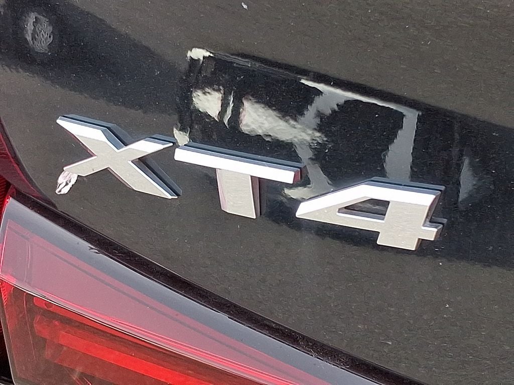 2022 Cadillac XT4 Premium Luxury