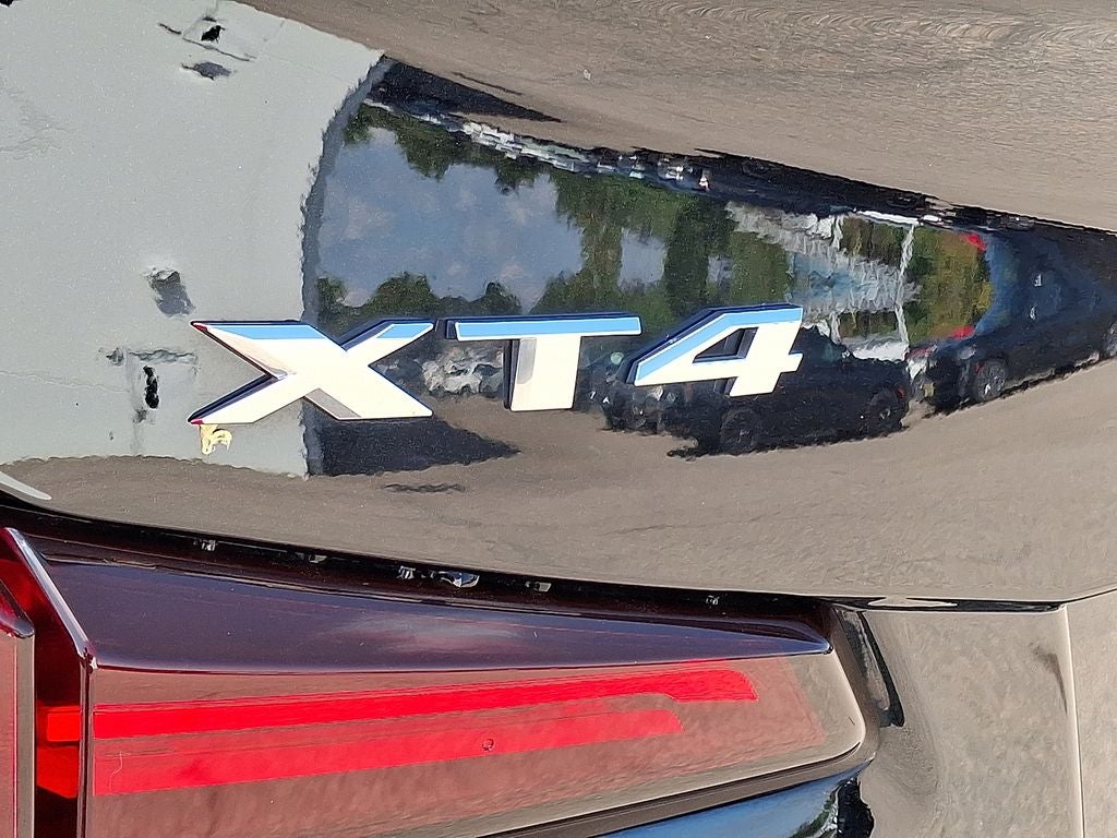 2022 Cadillac XT4 Premium Luxury