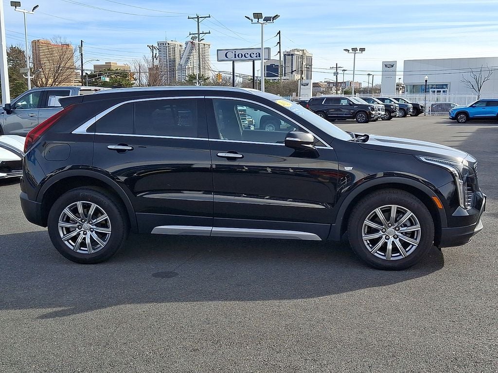 2022 Cadillac XT4 Premium Luxury