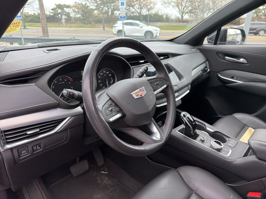 2023 Cadillac XT4 Premium Luxury