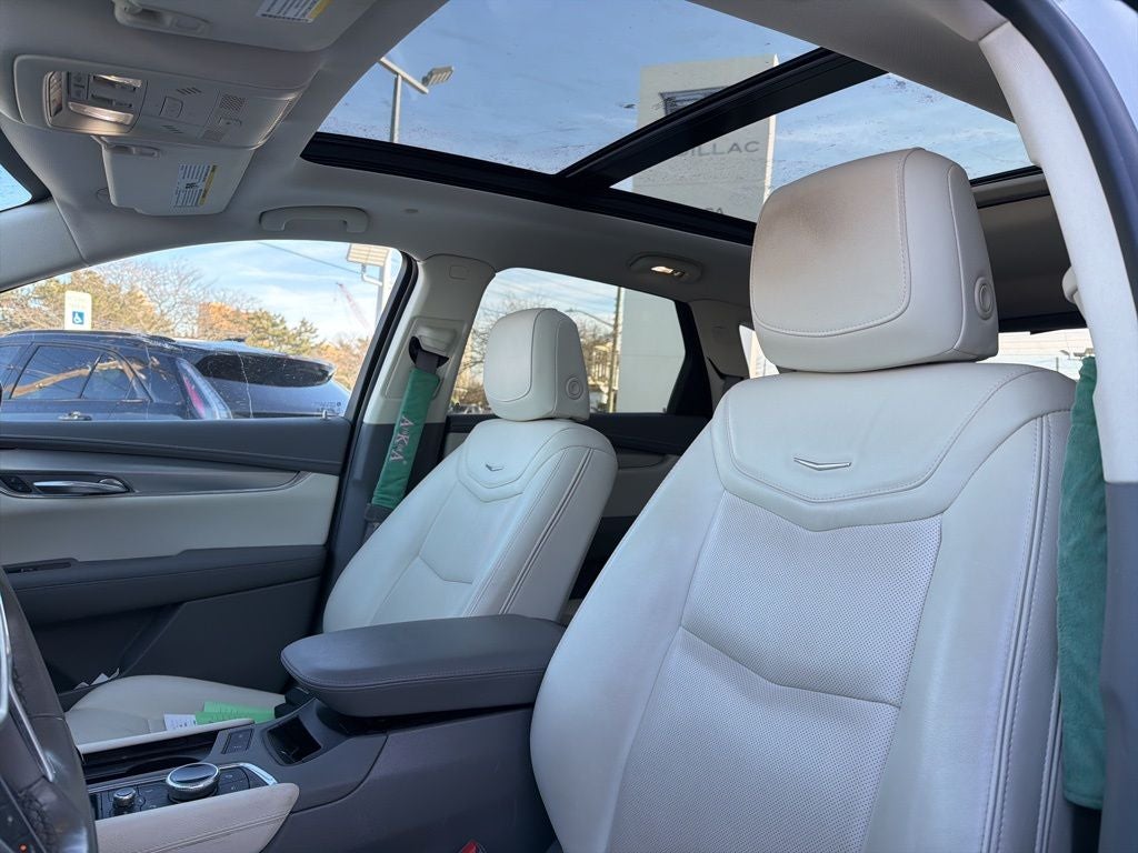 2022 Cadillac XT5 Premium Luxury