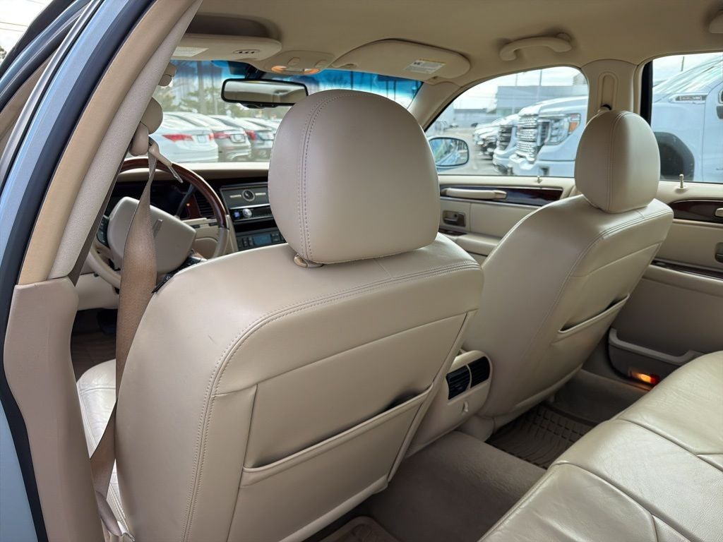 2009 Lincoln Town Car Signature Limited