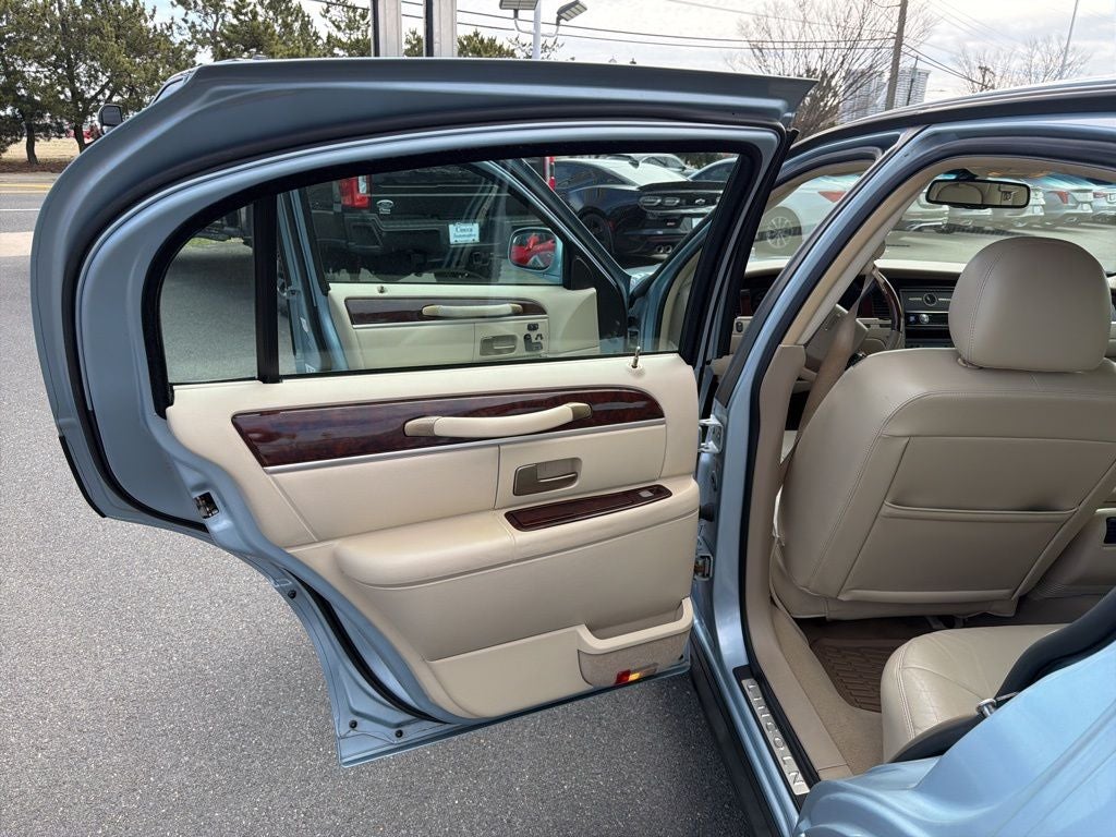 2009 Lincoln Town Car Signature Limited
