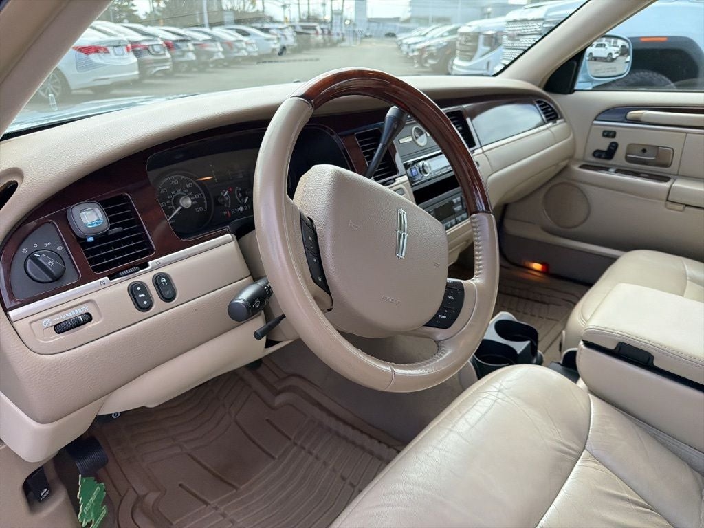 2009 Lincoln Town Car Signature Limited