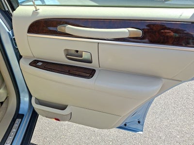 2009 Lincoln Town Car Signature Limited