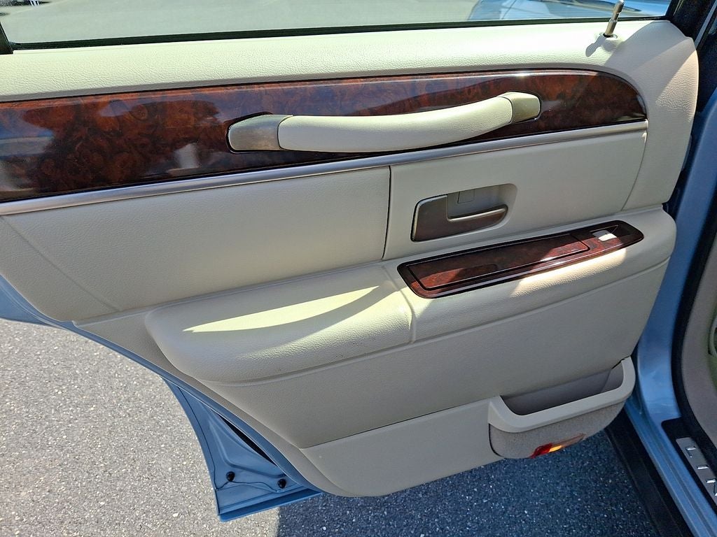 2009 Lincoln Town Car Signature Limited