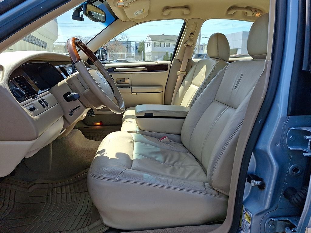 2009 Lincoln Town Car Signature Limited