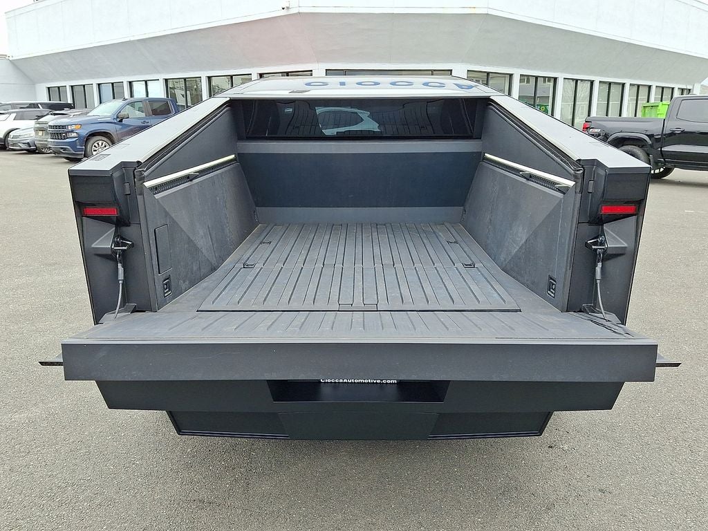 2024 Tesla Cybertruck Cyberbeast