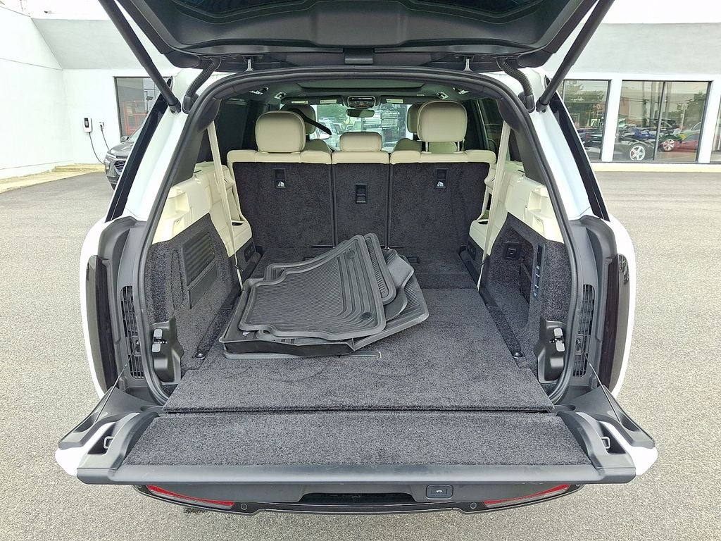 2026 Land Rover Range Rover SE LWB