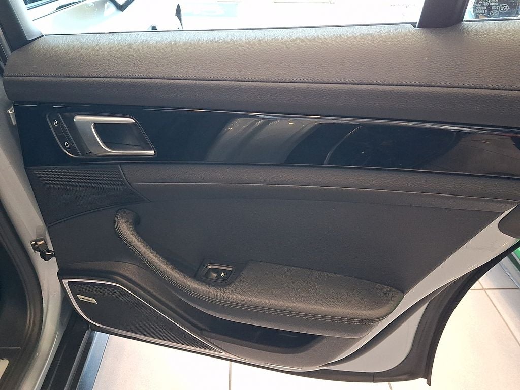 2023 Porsche Panamera 4