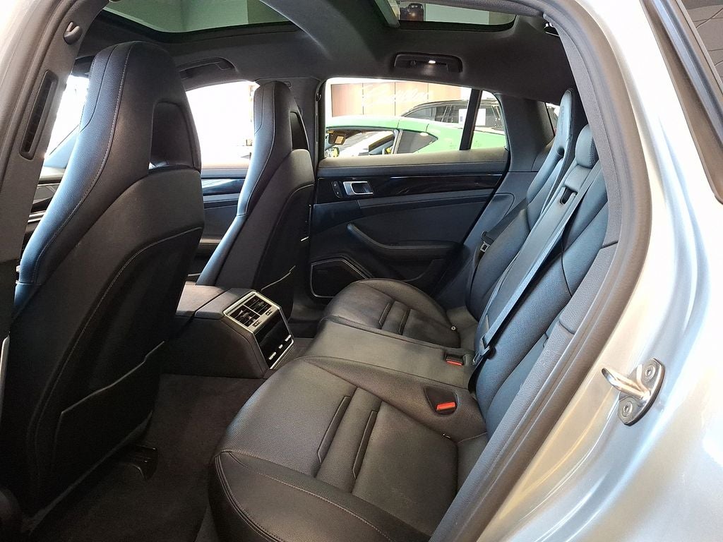 2023 Porsche Panamera 4