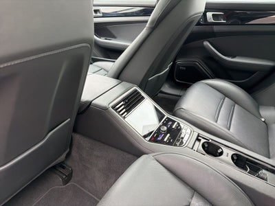 2022 Porsche Panamera 4