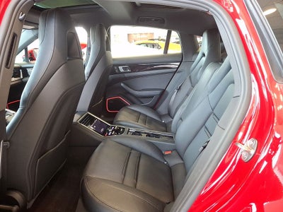 2022 Porsche Panamera 4