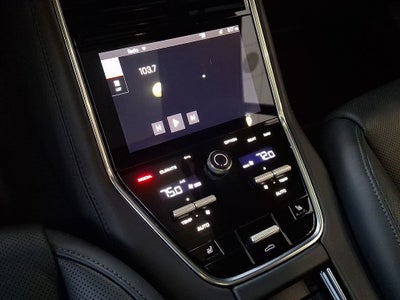 2022 Porsche Panamera 4