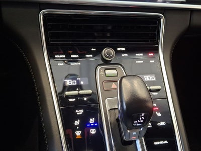 2022 Porsche Panamera 4