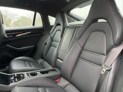 2022 Porsche Panamera 4