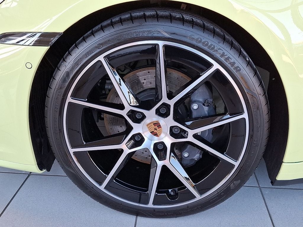 2025 Porsche 911 Carrera