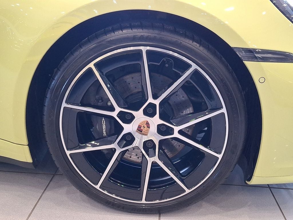 2025 Porsche 911 Carrera