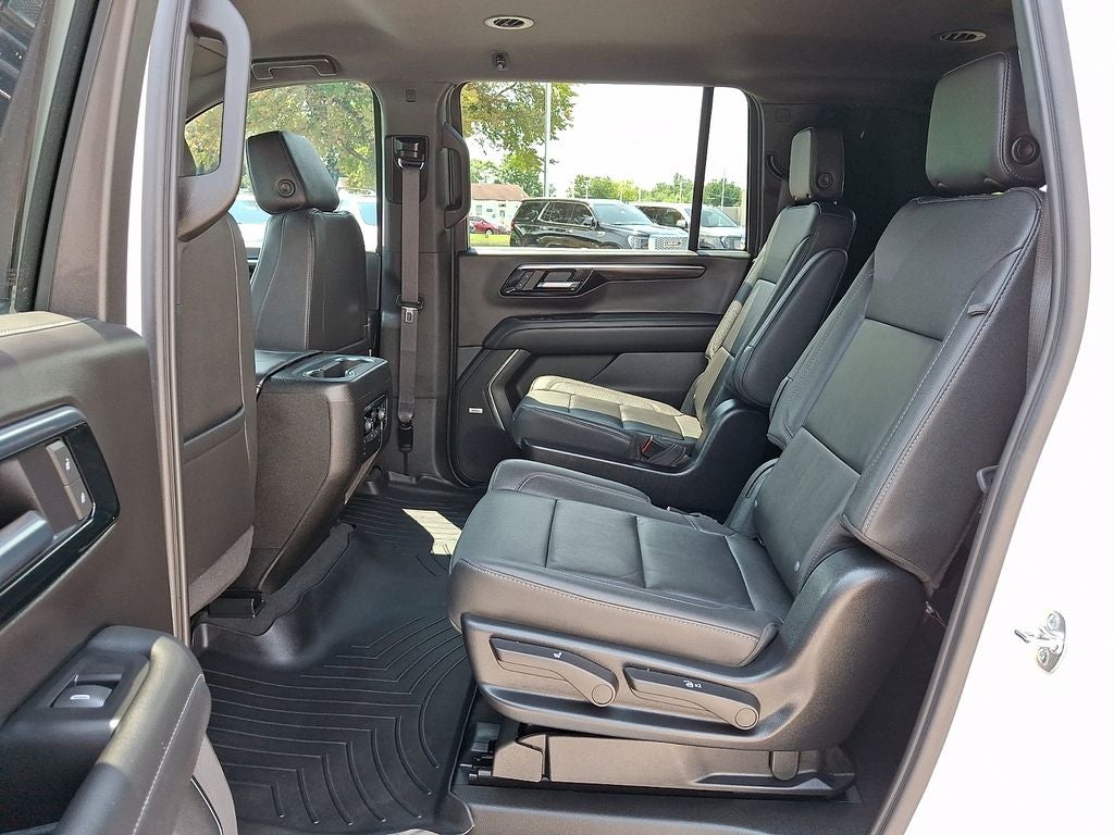 2025 Chevrolet Suburban LT