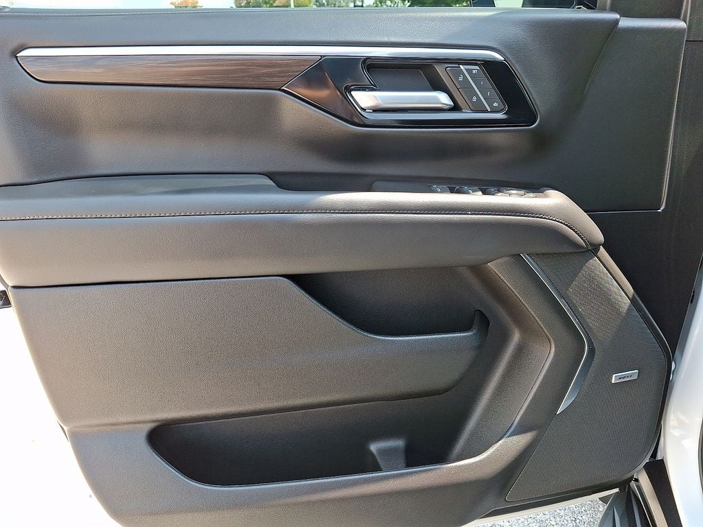 2025 Chevrolet Suburban LT
