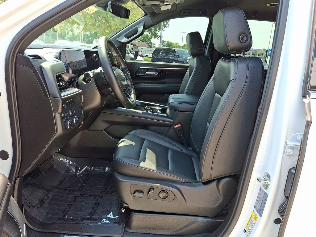 2025 Chevrolet Suburban LT
