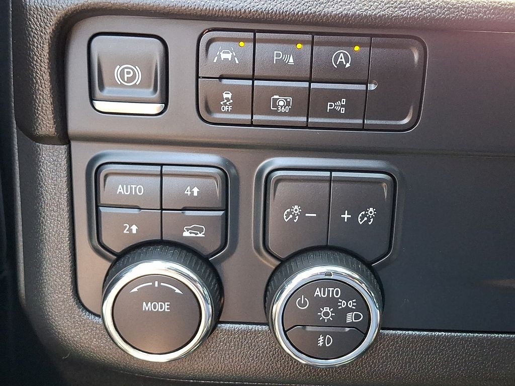 2025 Chevrolet Suburban LT