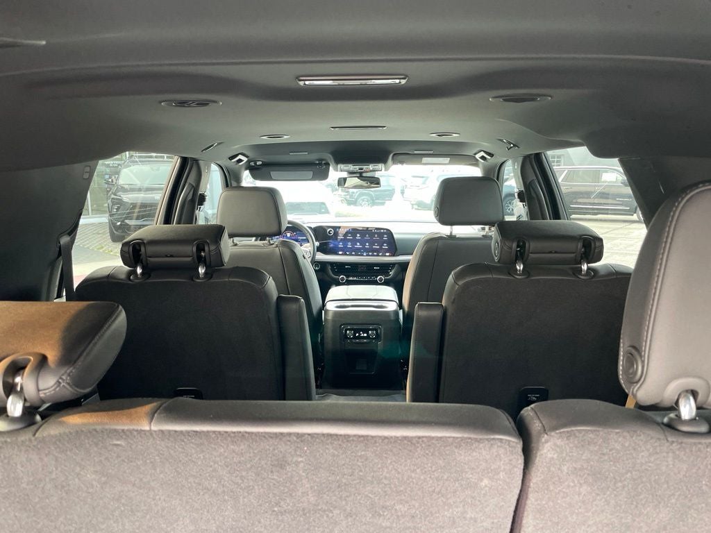 2025 Chevrolet Suburban LT