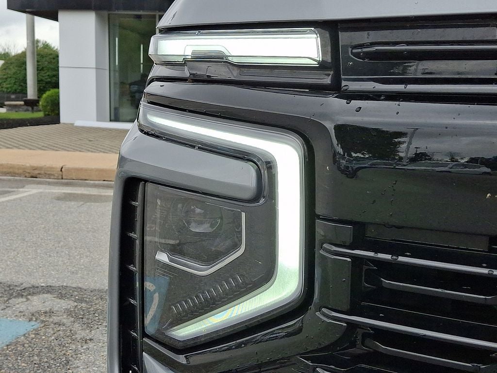 2025 Chevrolet Suburban RST