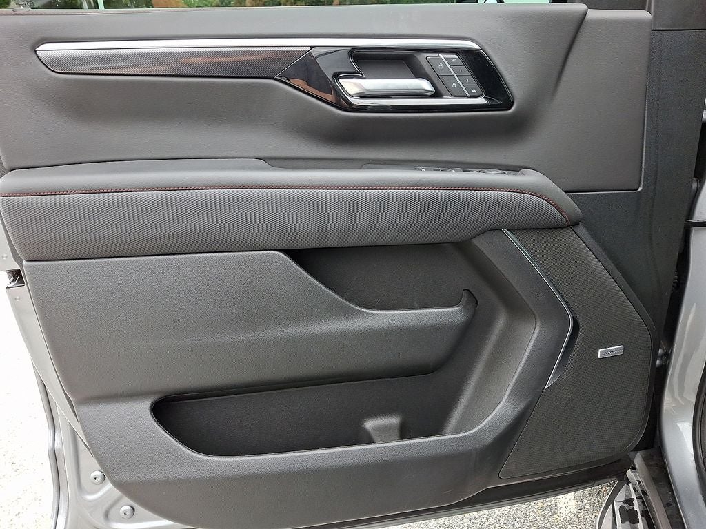 2025 Chevrolet Suburban RST